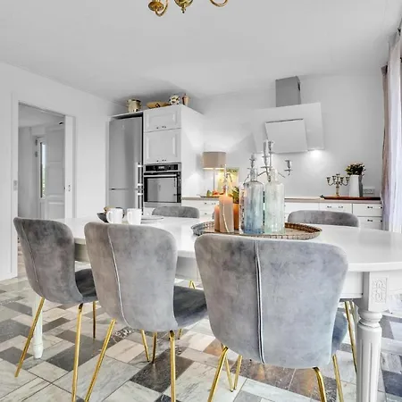 Tatil Evi Front In Slagelse With Kitchen